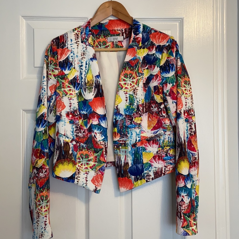 Cropped collarless blazer